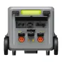 FOSSIBOT F7200 7200W nešiojama energijos stotis su 5222,4 Wh talpa - galinis vaizdas su keliais AC išėjimais, baterijų prievadais ir žaliu būsenos indikatoriu.