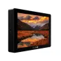 SmallHD Cine 7 7-colių išorinis LCD monitorius iš ARRI komplekto, rodantis ryškų saulėlydžio kalnų peizažą ant aukštos ryškumo ekrano, su šoniniu vaizdu, kuriame matomi prievadai ir maitinimo mygtukas, juodas anodizuotas aliumin