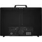 Apsukos kampas SmallHD Vision 24 4K HDR monitoriaus, rodantis 12G‑SDI ir HDMI prievadus, 3‑pinų XLR maitinimo įėjimą, USB‑C ir USB‑A jungtis, taip pat integruotą nešimo rankeną ir kojas.