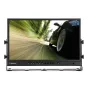 Boland LVB17 LED Broadcast Monitor 17 inch, rodantis dinamišką sceną su automobiliu, važiuojančiu keliu su neryškiais medžiais fone, ryškiomis spalvomis ir judesio neryškumu.