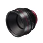 Artimas Canon CN-E50mm T1.3 L F kino objektyvo vaizdas su juodu korpusu, raudonais akcentais ir išsamiais fokusavimo/ekspozicijos žymėjimais, pabrėžiant jo sriegį ir diafragmą.