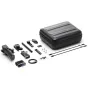 DJI Focus Pro Creator Combo follow focus rinkinys su LiDAR varikliu, gripu, kietu dėklu ir priedais, išdėstyti ant balto fono