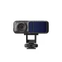 DJI Focus Pro Creator Combo follow focus įrenginys, juodas kompaktiškas korpusas su raudonu objektyvo žiedu ir mėlynu dvigubu ekranu, pritvirtintas prie sriegto laikiklio profesionaliai kino kūrybai.