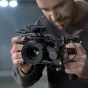 DJI Focus Pro Creator Combo autofokus sistema su LiDAR moduliu ir gripu, naudojama profesionaliam kino operatoriui.