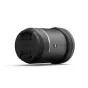 DJI DL 50mm F2.8 kino objektyvas su anglies pluošto korpusu, objektyvo dangtelis su DJI logotipu, 50mm fokuso žymėjimas ir DJI DL tvirtinimas