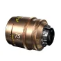 Bronzinė DZOFILM Arles Lustre 75mm T1.6 PL kino objektyvas, su 270° fokusavimo rotacija, T1.6 diafragmos žiedu ir gintaro šviesos optika, parodytas šoniniame vaizde ant švaraus balto fono.