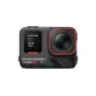 Insta360 Ace Pro 2 Creator Bundle su 8K jutikliu, dvigubais AI lustas ir vandeniui atspariu dizainu, su raudonu rimu objektyvu ir skaitmeniniu įrašymo ekranu.