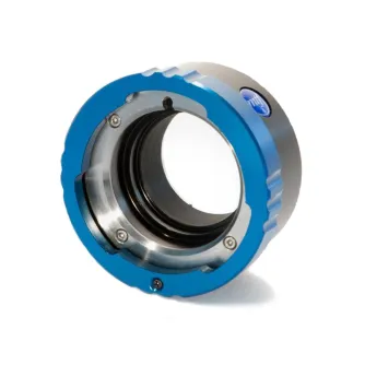 Mėlynas ir sidabrinis MTF B4 2/3 į Sony E-Mount adaptorius su tekstūruotu rankenėle, sukurtas Sony E-Mount kameroms.