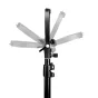 NANLITE Bowens-Adapter AS-BA-FMM su pasvirimo jungtimi ir skėčio laikikliu, pritvirtintas prie stovo, rodantis reguliuojamas rankas ir 16 mm tvirtinimo movą.