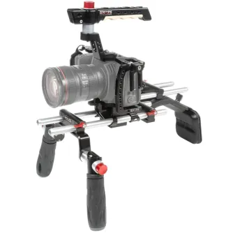 Shape Blackmagic Pocket Cinema 4K/6K offset shoulder mount kit su CNC aliuminio korpusu, ergonomine viršutine rankena, reguliuojamais 15mm strypais ir paminkštinta peties atrama Shape Blackmagic Pocket Cinema 4K/6K offset shoulder mount kit su CNC aliuminio korpusu, ergonomine viršutine rankena, reguliuojamais 15mm strypais ir paminkštinta peties atrama