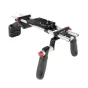Shape Canon C200 Shoulder Mount (C200SM) su 15mm strypų sistema, greitai reguliuojamais rankenėlėmis, paminkštinta pečių atrama ir CNC apdirbtu aliuminiu, pilnai surinktas ant balto fono
