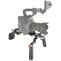 Shape Canon C200 Shoulder Mount C200SM su 15 mm strypų sistema, greitai reguliuojamomis rankenomis, paminkštintu pečių atrama ir CNC aliuminio konstrukcija stabiliam ir patogiam fotografavimui.