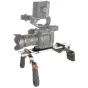 Shape C200SM pečių tvirtinimas Canon C200, su 15 mm strypų sistema, greitai reguliuojamomis ergonomiškomis rankenomis su raudonomis mygtukais, paminkštinta pečių pagalvė ir CNC apdirbtu aliuminiu.