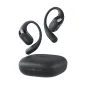 Shokz OpenFit 2+ Black open-ear headset su ergonominiais kabliukais, su DualBoost™ technologija ir Dolby Audio dinamiškam garsui, taip pat kompaktišku įkrovimo dėžute.