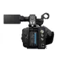 Sony PXW-Z300 profesionali kamera galinio vaizdo su įmontuota baterija, šoninėmis XLR ir HDMI jungtimis, išsiskleidžiančiu LCD ekranu ir viršutine rankena, pabrėžianti 4K įrašymo galimybes ir universalų ryšį.