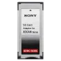 Sony MEAD-SD02 SD kortelių adaptorius su sidabriniu metaliniu korpusu ir juodais kraštais, su Sony logotipu ir techninėmis specifikacijomis, skirtas XDCAM EX vaizdo kameroms, palaiko SDHC/SDXC korteles.