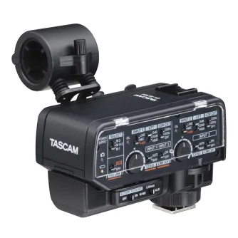 Tascam CA-XLR2d dvikanalinis XLR mikrofonų adapteris su aukšta koja be veidrodinių kamerų, turintis priekinį valdymo skydelį ir skaidrų apsauginį dangtelį. Tascam CA-XLR2d dvikanalinis XLR mikrofonų adapteris su aukšta koja be veidrodinių kamerų, turintis priekinį valdymo skydelį ir skaidrų apsauginį dangtelį.