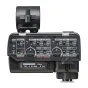 Tascam CA-XLR2d dviejų kanalų XLR mikrofonų adapteris su preamplifieriais, priekinis vaizdas su valdymo mygtukais, jungikliais ir aušiniu tvirtinimu be veidrodinių kamerų