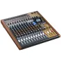 Tascam Model 16 14‑kanali analoginis miksėjus su mediniu rėmu, 14 valdikliais, slankikliais, skaitmeniniu ekranu ir Bluetooth/USB jungtimi