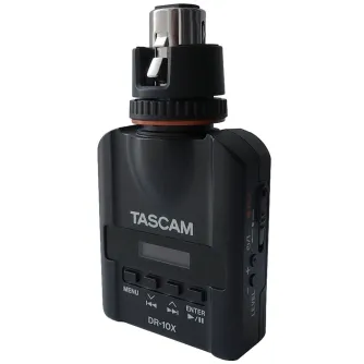 Kompaktiškas Tascam DR-10X mikrofonui tvirtinamas audio įrašymo prietaisas su XLR mikrofonu, priekinis vaizdas su OLED ekranu, valdymo mygtukais ir slankiu įrašymo jungikliu, juodas korpusas, idealus lauko įrašymui. Kompaktiškas Tascam DR-10X mikrofonui tvirtinamas audio įrašymo prietaisas su XLR mikrofonu, priekinis vaizdas su OLED ekranu, valdymo mygtukais ir slankiu įrašymo jungikliu, juodas korpusas, idealus lauko įrašymui.