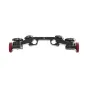 Wooden Camera 15mm LWS Crossbar for Elite Handheld Systems, juodai anodizuotas aliuminis su raudonomis žiedais ir nerūdijančio plieno rankenėlėmis, pivotuojančios rosetės 15 mm LWS, suderinamas su ARRI dovetail, pateiktas ant ba