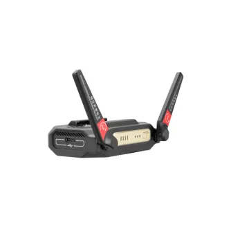 Zhiyun TransMount Video Transmission Transmitter AI 3.0 šoninis vaizdas su dviem nuimtomis antenomis, juodu korpusu, auksine plokšte, USB‑C prievadu ir šaltu batų tvirtinimu.