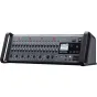 Zoom LiveTrak L-20R rack-mountable skaitmeninis mikseris su 20 kanalų, 22 takelių įrašymu, LCD ekranu, slankikliais, rankenėlėmis ir USB/SD jungtimis, matomas iš priekio.