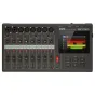 Zoom R20 multitrack recorder priekinis vaizdas su 8 XLR įėjimais, stiprintuvo reguliatoriais, motoriniais slankikliais, 4,3" jutikliniu ekranu su bangų formomis ir valdymo mygtukais, pabrėžiant 16 takelių įrašymą ir integruotus 