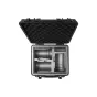 Atvira Aputure Spotlight Mount II 3‑objektyvų kieta dėžė su pritaikytu putų interjeru, laikanti tris Spotlight Mount II objektyvus ir Iris, tvirta juoda apsauginė dėžė, skirta organizuotam keturių objektyvų komplekto transportav