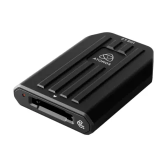 Atomos USB4 CFexpress Card Reader – juodas aliuminio korpusas su USB4 prievadu, CFexpress Type B slotu, raudonu LED indikatorių ir Atomos logotipu, demonstruojantis ultra greitą 40 Gbps duomenų perdavimo galimybę. Atomos USB4 CFexpress Card Reader – juodas aliuminio korpusas su USB4 prievadu, CFexpress Type B slotu, raudonu LED indikatorių ir Atomos logotipu, demonstruojantis ultra greitą 40 Gbps duomenų perdavimo galimybę.