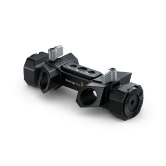 Blackmagic Design URSA Cine rosetės laikiklis, juodas metalas su dviem sidabriniais reguliavimo mygtukais, šoninis vaizdas ant balto fono Blackmagic Design URSA Cine rosetės laikiklis, juodas metalas su dviem sidabriniais reguliavimo mygtukais, šoninis vaizdas ant balto fono