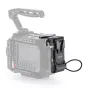 Tilta sulankstoma V‑Mount akumuliatoriaus plokštė Blackmagic PYXIS 6K/12K, pritvirtinta prie kameros šono su matomais USB‑C, P‑Tap ir USB‑A prievadais.