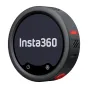 Insta360 Mic Pro Transmitter Graphite Black – kompaktiškas bevielis lavalier mikrofonas su pritaikomuoju e‑ink ekranu, 3 mikrofonų masyvu, AI triukšmo slopinimu ir iki 30 valandų baterijos veikimo laiku, matomos raudonos indikat