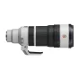 Sony FE 100-400mm f/4.5 GM OSS super‑telesfoto objektyvas su trepiedu koloni ir oranžiniu G logotipu, rožintas iš šono ant balto fono.