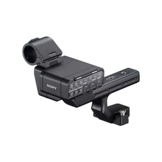 Sony XLR-H2 XLR Handle Unit, sumontuotas ant kameros Multi Interface Shoe, su ergonomišku rankena, valdymo panele su garsumo reguliatoriais ir 4 kanalų garso įėjimais.