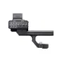 Sony XLR-H2 XLR rankena, sumontuota ant kameros Multi Interface Shoe, su garsumo reguliatoriais, žemo dažnio jungikliais ir LED indikatoriais. Juoda įranga turi stačiakampį korpusą ir pailgą rankeną, pritvirtintą varžtais, su ma