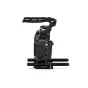 Tilta Kinoaparato Kapselis Sony FX5 Pro Kit, sumontuotas ant trikojai, su NATO geležinėmis, Xeno rankenomis ir kabelių valdymo sistema modulinėms kino įrangoms.