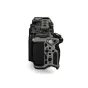 Tilta Full Camera Cage Sony FX5 - Titanium Gray su moduliu dizainu, NATO bėgiais, tekstūruotu rankena ir sustiprintais kampais saugiai kamerai montuoti.