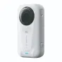 Insta360 X6 Standard Bundle Arctic White 360° kamera su dideliu juodu objektyvu, tekstūruota rankena ir mėlynu LED indikatoriumi. Šoninis vaizdas rodo maitinimo mygtuką ir USB-C prievadą. Priekinis vaizdas rodo 'Insta360 X6' pre
