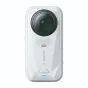 Insta360 X6 Essentials Bundle Arctic White kamera su dideliu juodu objektyvu, tekstūru turėklu ir mėlynu LED indikatoriu. Kompaktiškas dizainas su keičiamu objektyvo tvirtinimu ir minimalistiniu prekės ženklu.