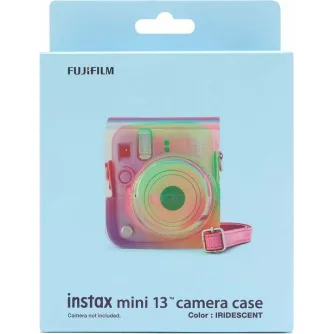 iridescentinis Fujifilm Instax Mini 13 kameros dėklas su rožiniu dirželiu ant šviesiai mėlynos pakuotės iridescentinis Fujifilm Instax Mini 13 kameros dėklas su rožiniu dirželiu ant šviesiai mėlynos pakuotės