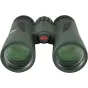 Kowa BD III 42-10 XD binoskopas su 42 mm objektyvais lęšiais, 10× didinimu ir žaliai tonuota optika, centriniu fokusavimo ratuku su raudonu Kowa logotipu ir guminiu akinių puodeliu.