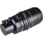 Laowa Aksen 17,5 mm f/1,7 5–10X Ultra Macro APO objektyvas su koaksiāliniu apgaismu, pateikiamas šoniniame vaizde, akcentuojant fokusavimo žiedą, mėlyną akcento žiedą ir detalias fokalo žymes.