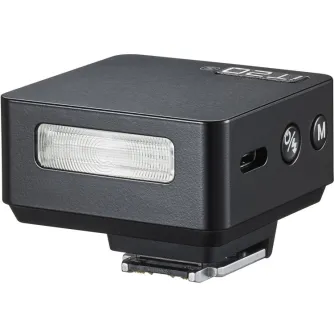 Juodas Godox iT20 kompaktiškas TTL blykstė Fujifilm kameroms, su stačiakampiu difuzoriumi, šoninėmis valdymo mygtukais ir karštojo batų tvirtinimu.