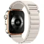 Tech-Protect starlight nailono laikrodžio dirželis su kvėpuojančiu tekstilės dizainu, greito atlaisvinimo sagtis, suderinamas su Huawei Watch Fit 3/4/4 Pro/5/5 Pro, pritvirtintas prie išmaniojo laikrodžio su oranžiniu akcentu.