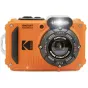 Oranžinis Kodak PixPro WPZ2 vandeniui atsparus tvirtas kompaktiškas kameros priekinis vaizdas su 4× plačiu objektyvu, įmontuota blykste ir 15M/50FT vandeniui atsparumo reitingu.