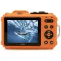 Oranžinis Kodak PixPro WPZ2 vandeniui atsparus tvirtas kompaktiškas kamera su 2,7 colių LCD, rodančiu po vandeniu sėrfingo sceną, su Wi‑Fi ir dviem papildomais akumuliatoriais.