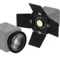 Newell Mini Bowens šviesos ir fokusinis lęšis Tara 40 RGB LED šviesai, su juodais metaliniais šviesos skydais, pritvirtintais prie pilko korpuso, ir atskiru 70 mm plastiko fokusiniu lęšiu.