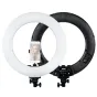 MITOYA RL-480L 45 cm bicolor LED žiedinis šviesos šaltinis su telefono laikikliu, su priekinio balto difuzoriaus ir galinio juodo skydelio su valdymo mygtukais ir skaitmeniniu ekranu, laikiklyje esantis išmanusis telefonas rodo 