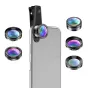 Apexel APL-DG6 6-in-1 telefono objektyvų rinkinys su tvirtinimu, kuriame matomas platų kampą turintis objektyvas, pritvirtintas prie išmaniojo telefono, ir visas makro, fisheye, CPL, ND32 ir žvaigždžių filtrų objektyvų rinkinys 